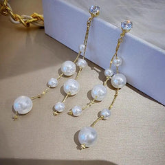 DAINTY PEARL EARRINGS SPARKLES