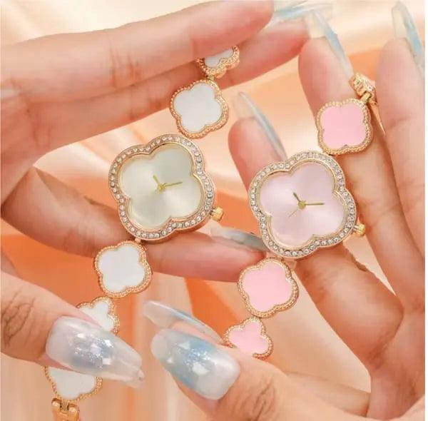 TRENDING CLOVER BRACELET WATCH SPARKLES
