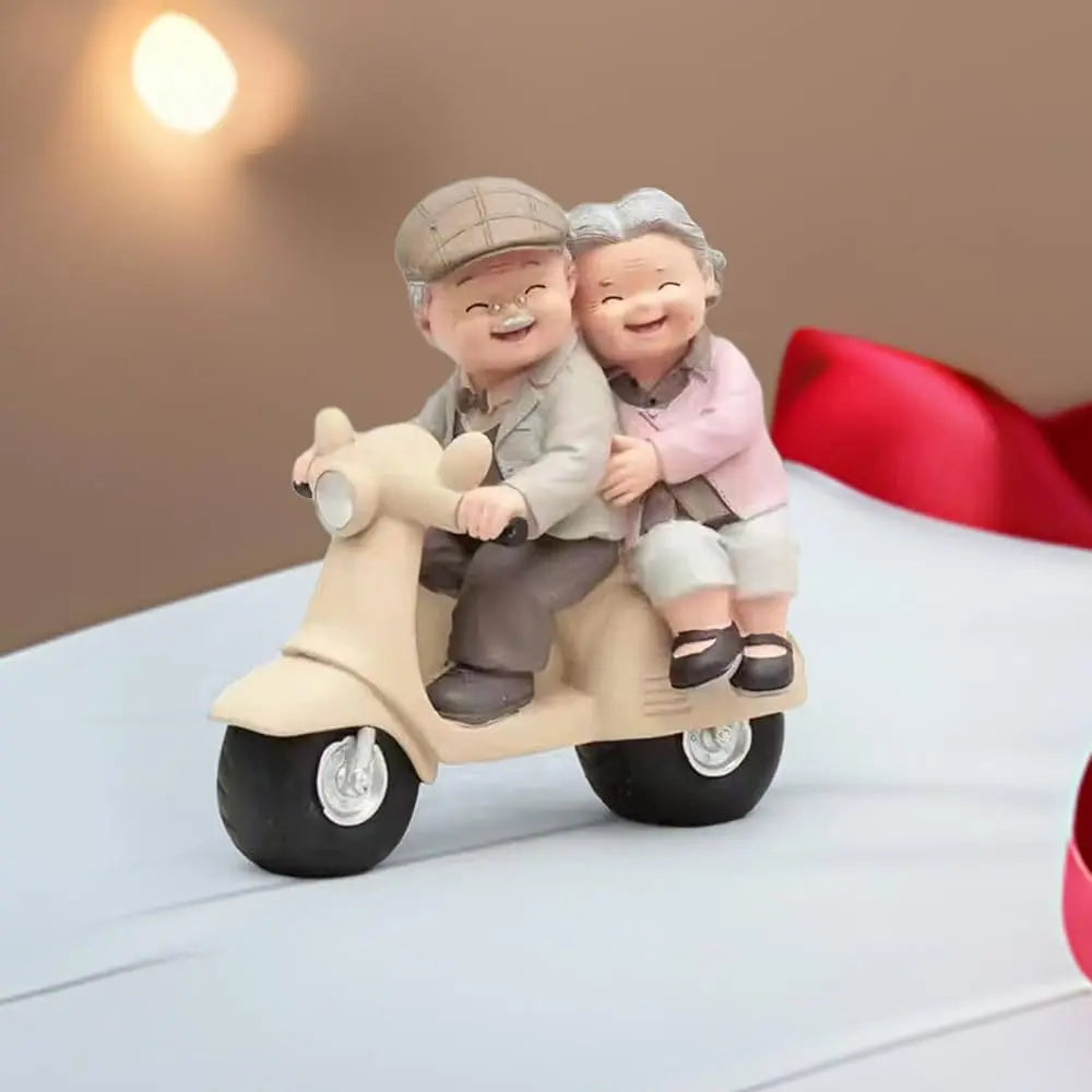 MINI LOVING COUPLE SCULPTURE RIDING SCOOTER SPARKLES