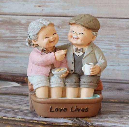 ETERNAL LOVE COUPLE SCULPTURE SPARKLES