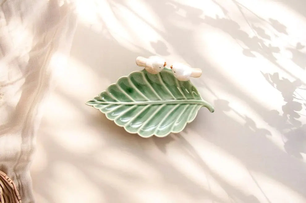 BIRD ON A LEAF TRAY SPARKLES