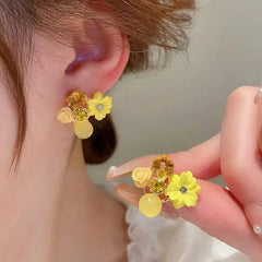 AESTHETIC FLORAL STUDS SPARKLES