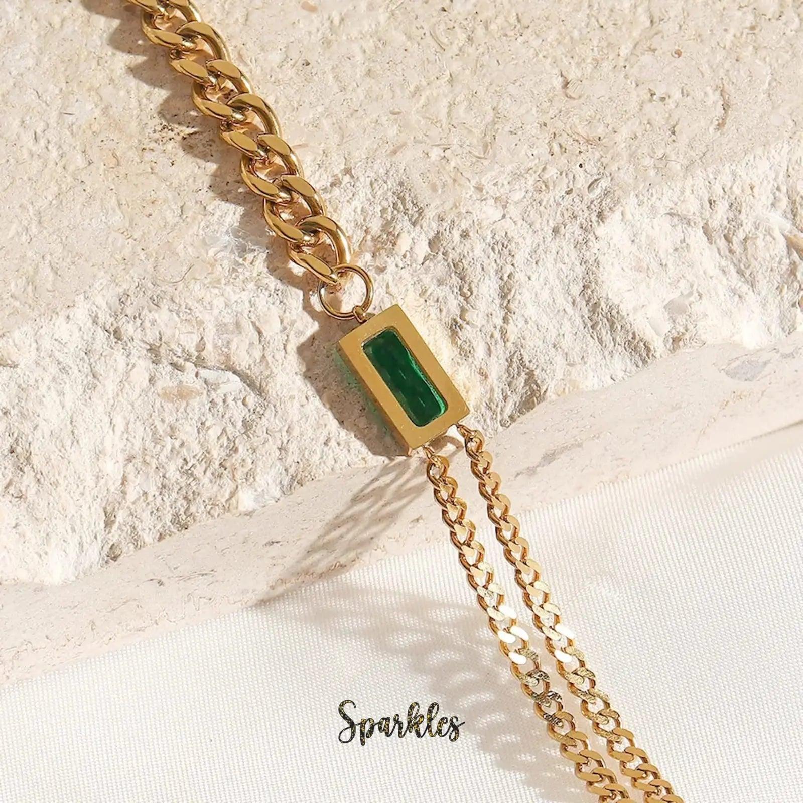 DAINTY EMERALD NECKLACE SPARKLES