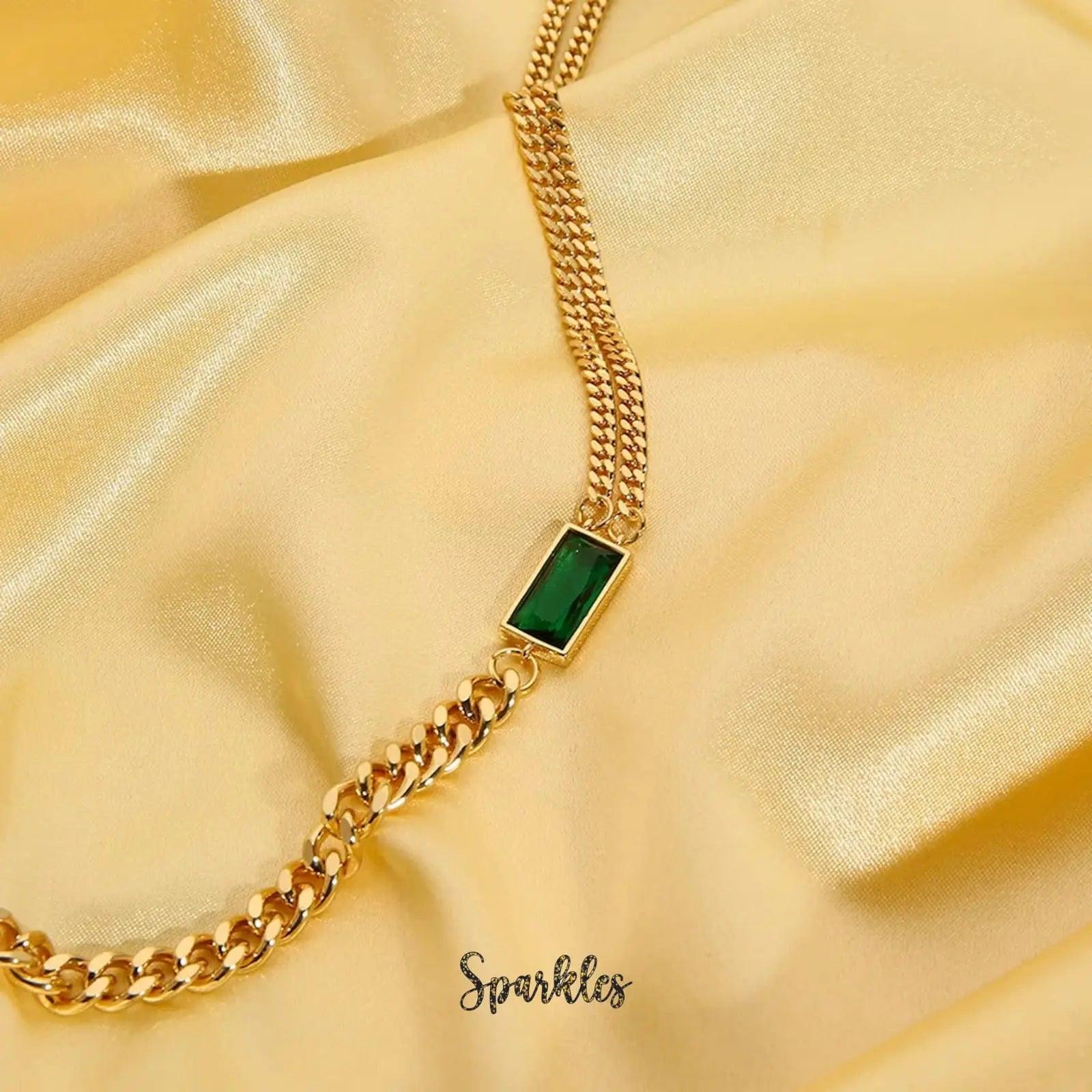DAINTY EMERALD NECKLACE SPARKLES