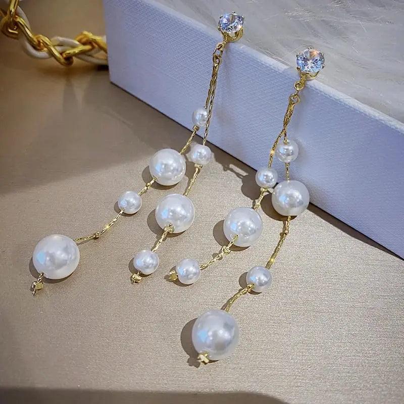 DAINTY PEARL EARRINGS SPARKLES