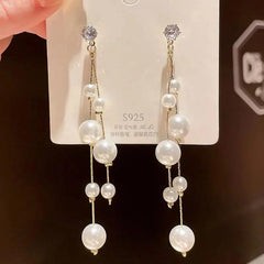 DAINTY PEARL EARRINGS