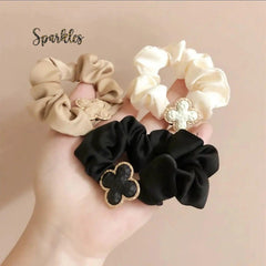 CLOVER PLEATED SCRUNCHIE