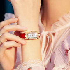 LUXURIOUS WRIST WATCH