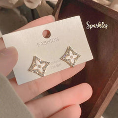 DIAMOND STUDS